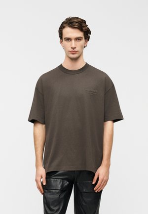 XANDER CREW - Βασικό μπλουζάκι - brown