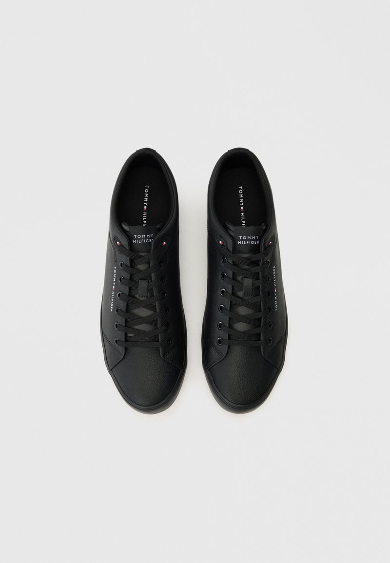 Tommy Hilfiger VULC LOW - Sneakers laag - triple black