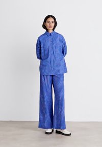 sessùn PROVENCIA - Trousers - office blue