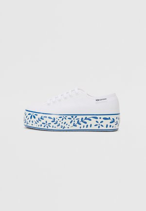 - Sneakersy niskie