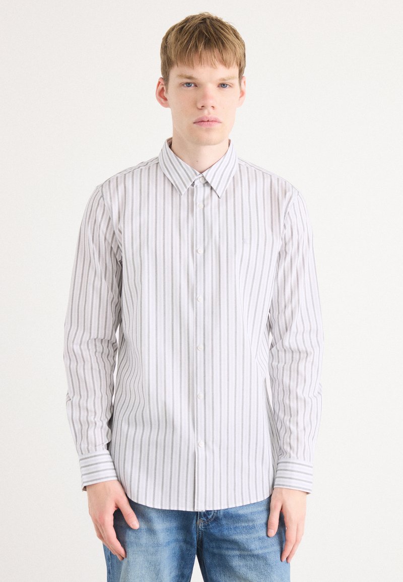 Calvin Klein MULTI STRIPE STRETCH SLIM - Camisa - gray marble