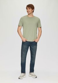 QS RICK MID RISE   - Jean slim - blau