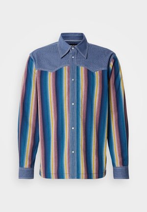 Cămașă cu nasturi, cu un spate din denim albastru, având dungi verticale în nuanțe de albastru, mov, galben și roșu. Mâneci lungi cu manșete cu nasturi.