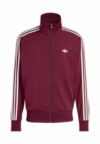 Marlový bordový športový kabát s vysokým golierom, bielymi pruhmi na rukávoch a malým bielym logom na hrudi. Hladká textúra látky.