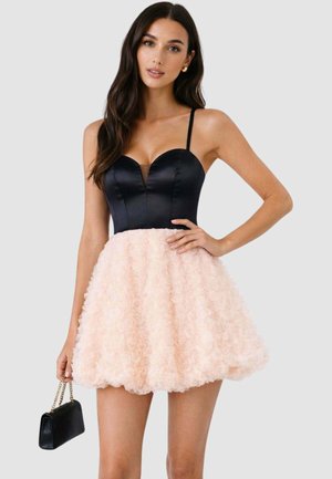 CORTO - Vestito elegante - rosa chiaro