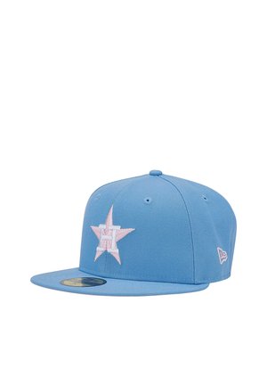 Jasnoniebieska czapka z płaskim daszkiem z różową gwiazdą i białym haftowanym logo „H” z przodu oraz różowym logo marki z boku.