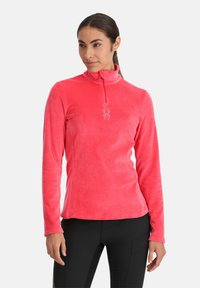 Fleece-Pullover in leuchtendem Pink mit einem Viertel-Reißverschluss-Kragen, der eine glatte Textur aufweist und ein kleines, dekoratives Spinnenlogo auf der Vorderseite hat.
