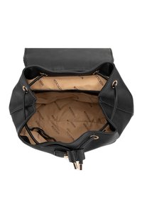 Sac à main en cuir noir avec un intérieur spacieux et des accessoires en métal doré. L'intérieur présente une doublure beige avec un motif répétitif du nom de la marque.