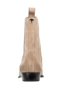Stivale alla caviglia in suede beige chiaro con texture liscia, con linguetta e dettaglio decorativo sul retro. Tacco blocco con una base nera elegante.