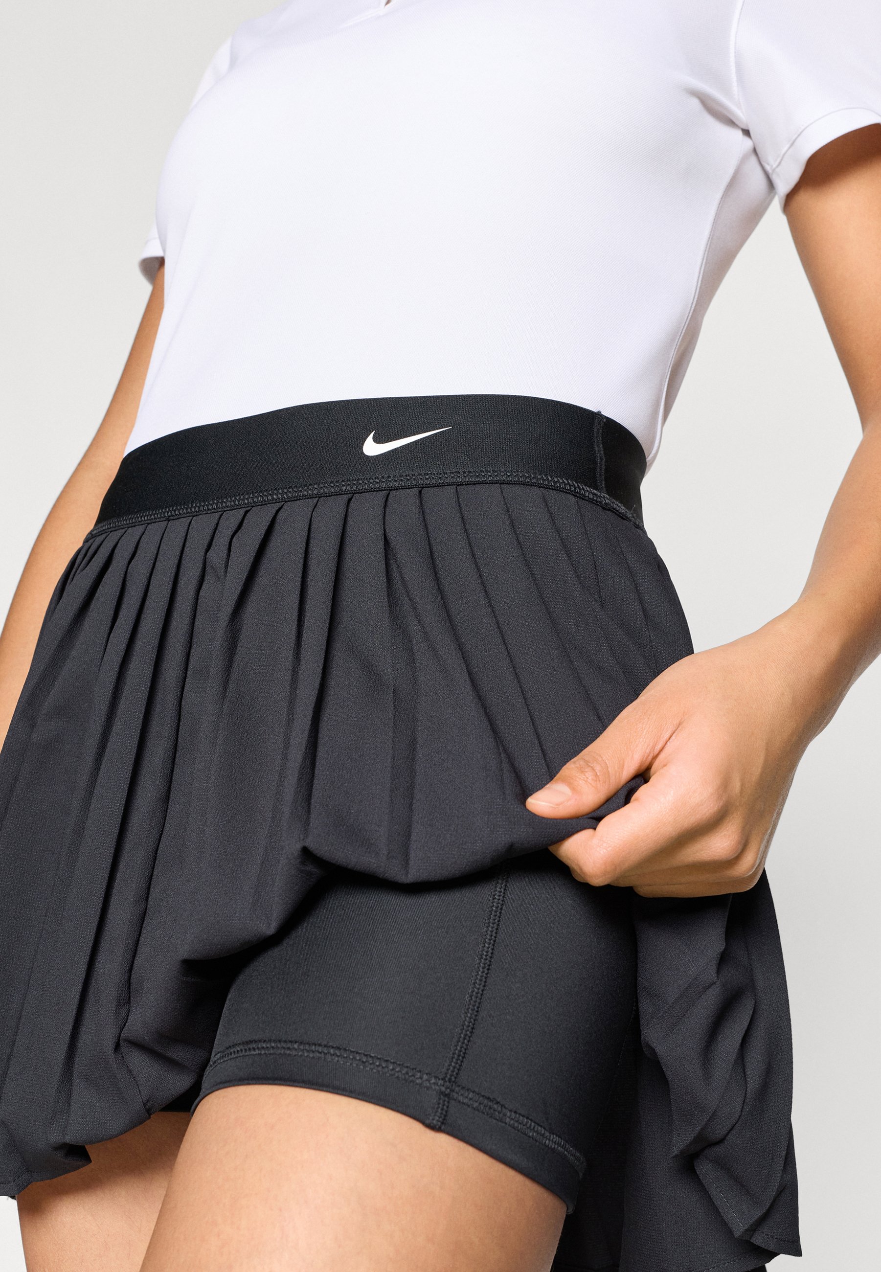 nike black pleated skirt