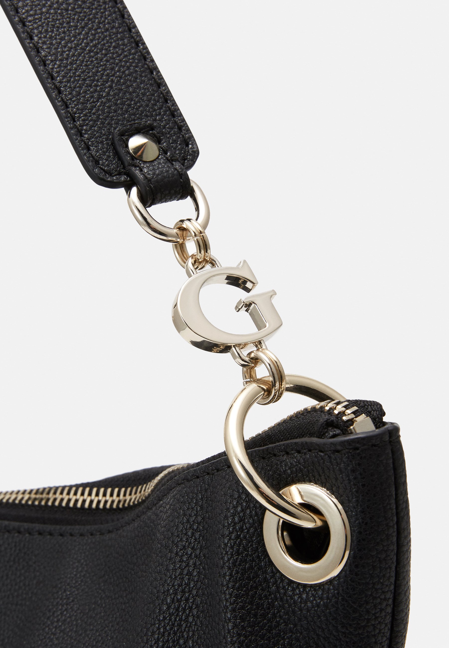 valentino v ring