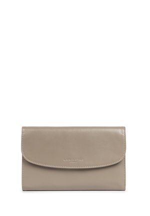 Portafoglio in pelle grigia con chiusura a pattina, logo discreto impresso sul davanti, texture liscia e forma rettangolare.