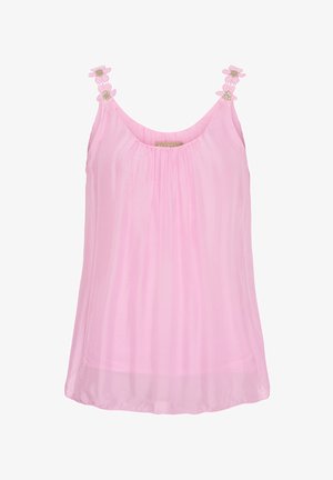 Lyserød udenærmet top med samlet stof og dekorative blomsterdetaljer på stropperne. Blød, let tekstur og buet kant.