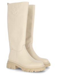 Beige knähöga stövlar i slätt läder, med en kraftig gummisula, pr präglad logotyp och rund tådesign.