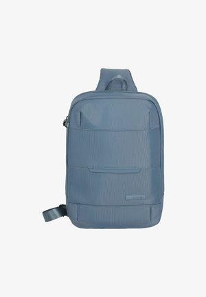 Blauer synthetischer Rucksack mit glatter Textur, rechteckiger Form, vorderer Reißverschlusstasche und verstellbarem Tragegurt. Verfügt über ein minimalistisches Design.