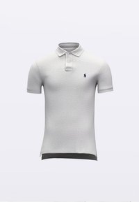 Szürke texturált pólóing, háromgombos elülső résszel, rövid ujjal és egy kis tengerészkék logóval a bal mellrészen.