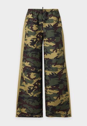 Puma, STREET GLAM RELAXED CAMO PANTS - Træningsbukser - dark green/brown