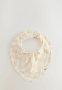 Bavoir bandana au motif à carreaux jaunes et blancs, fabriqué en tissu doux, avec une fermeture à pression et une petite étiquette logo sur le bord.