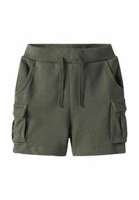 Pantaloni corti in cotone verde misto con vita elastica, coulisse, due tasche laterali e due tasche cargo sui lati. Tessuto morbido.