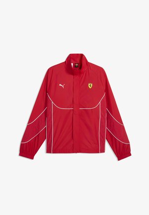 Rode lichtgewicht jas met witte bies, Puma-logo op de rechterborst, Ferrari schildembleem op de linkerborst en elastische manchetten.