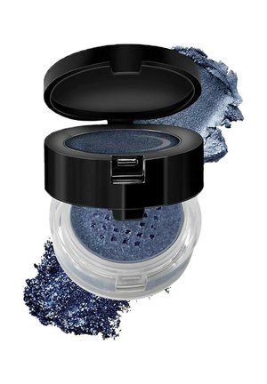 Marinblå löspigment i en genomskinlig, rund behållare med ett svart, gångjärnsförsett lock. Texturerat pulver spills vid sidan, vilket förstärker färgens djup.