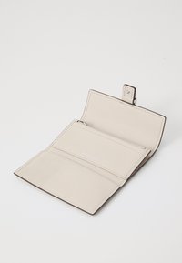 Thumbnail Image 3