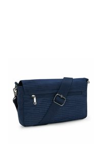 Borsa a tracolla blu navy con tessuto testurizzato, tasca frontale con zip, tracolla regolabile e dettagli in metallo argentato. Forma rettangolare.