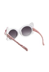 Witte zonnebril in de vorm van een kat met donkergrijze lenzen en lichtroze pootjes, versierd met een patroon van kleine Hello Kitty gezichten en strikjes.