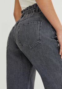 PULL&BEAR Vaqueros rectos - black