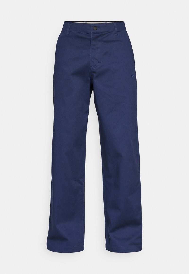 Pantaloni blu navy realizzati in un tessuto robusto. Presentano una chiusura con bottone, gambe dritte e un logo sottile sul davanti.