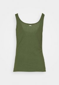 Top sin mangas de canalé en verde oliva con escote en forma de barco, corte ajustado y sin hardware ni patrones visibles. Textura suave, diseño casual.