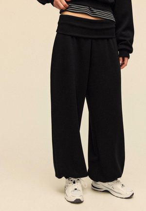 SOFT-TOUCH BALLOON JOGGER WITH TURN-UP WAIST - Verryttelyhousut - black