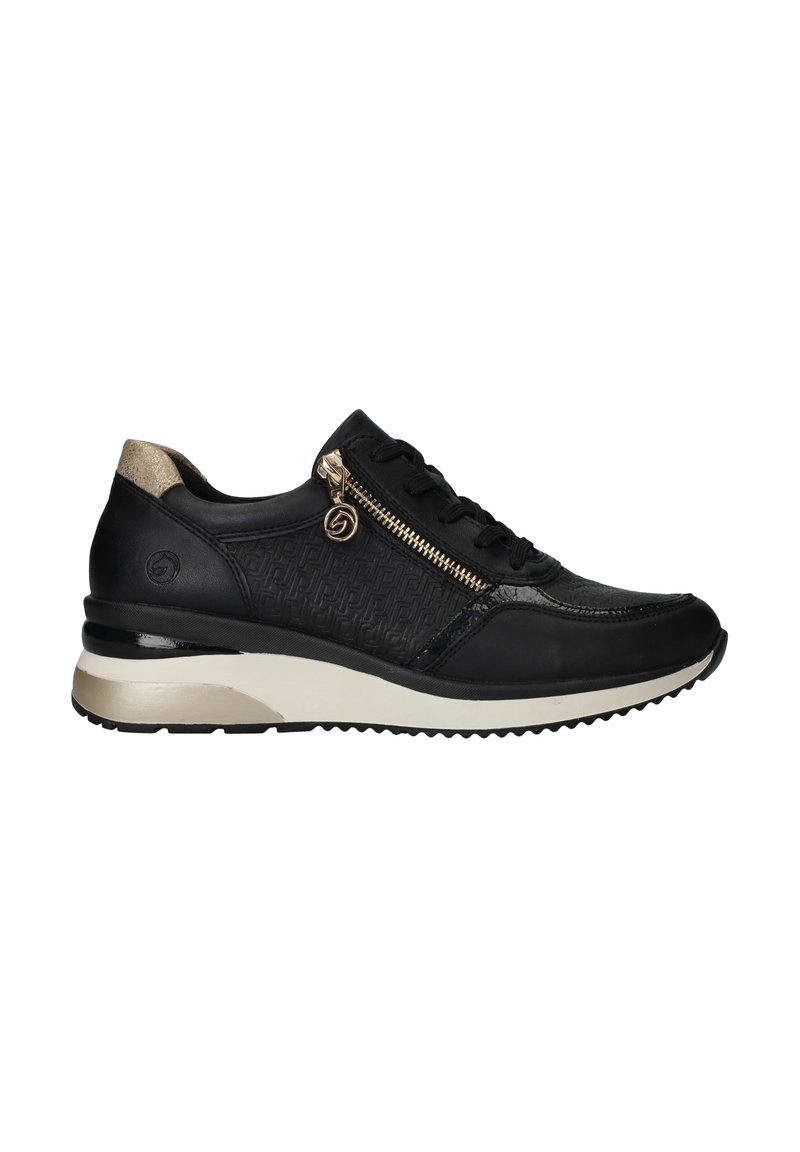 Sneaker noire en cuir texturé, avec des détails en zip doré et des lacets noirs. Elle dispose d'un talon partiellement métallique et d'une semelle blanche avec adhérence.