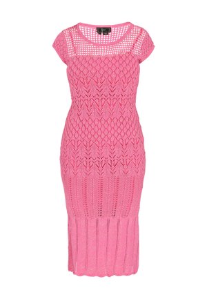 Rochie roz croșetată, cu mâneci scurte, siluetă ajustată și modele intricate de dantelă deschisă pe toată suprafața.