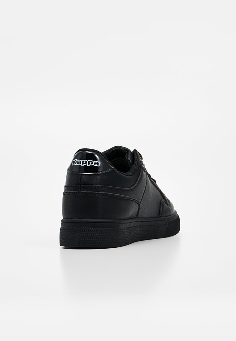 Sneaker low