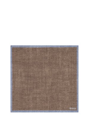 Pochette marrone con texture, bordo azzurro chiaro e logo bianco "Boggi Milano" nell'angolo in basso a destra.