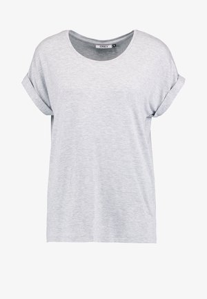 Svetlo siva majica s kratkimi rokavi in okroglim izrezom, z zavihki na robovih rokavov, izdelana iz mehkega materiala, z ohlapnim krojem in minimalnim dizajnom.