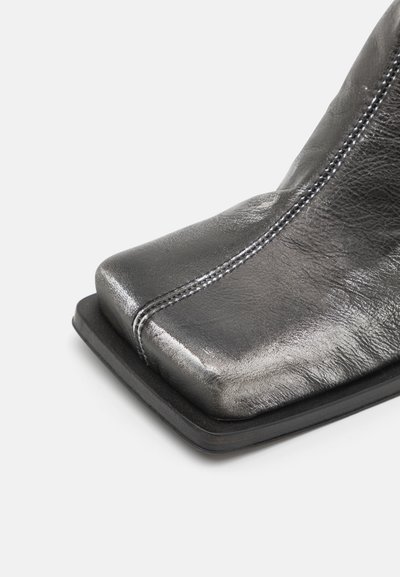 MIISTA BRENDA - Klasszikus bokacsizmák - brush off metal