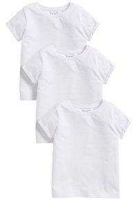 Trois t-shirts en coton blanc empilés. Chacun présente des manches courtes, un col rond et un design simple sans embellissements.