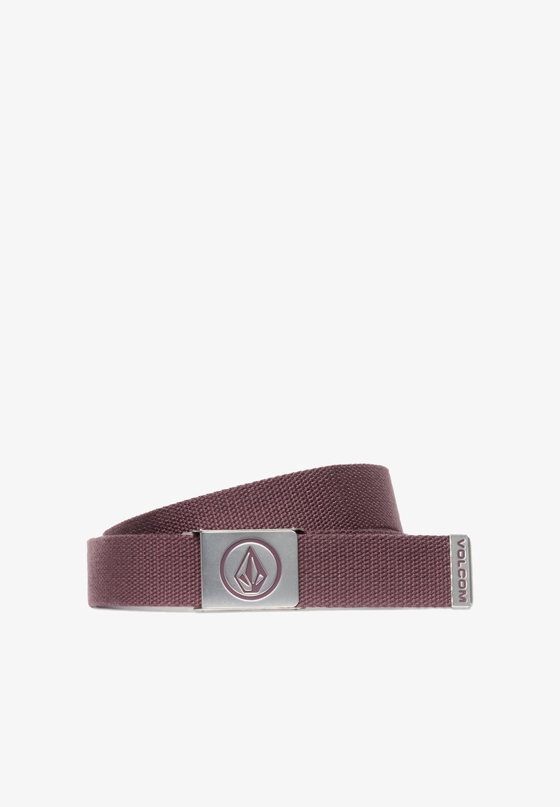 Ceinture en tissu tissé violet avec une boucle en métal argenté ornée d'un logo géométrique et "VOLCOM" gravé sur la pointe.