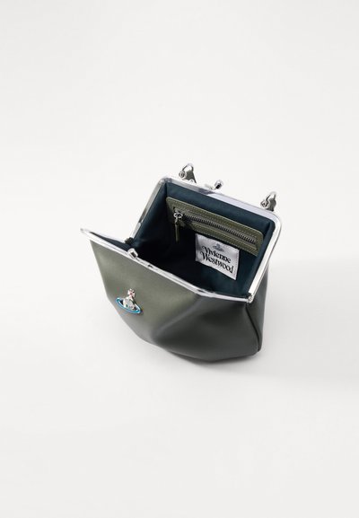 Vivienne Westwood GRANNY FRAME PURSE - Rankinė - green