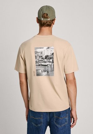 ASTONE - T-shirt imprimé - concrete beige