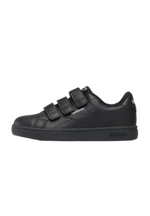 Czarny sneaker Reebok z trzema regulowanymi paskami na rzepy i niskim krojem na białym tle.