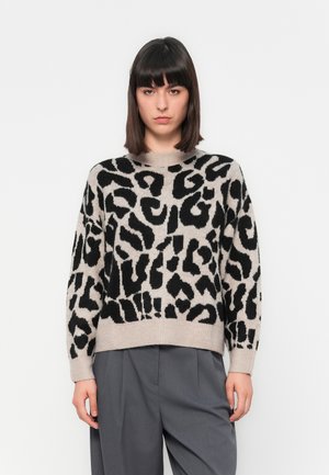 Pull léger beige avec un grand motif animal noir, col rond et manches longues. Texture tricotée avec une coupe décontractée.