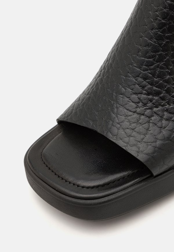 CLARIN MULE - Heeled mules3