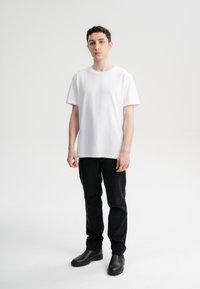 MELA SCHWER PRAVIN - T-Shirt basic - weiß