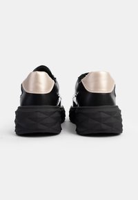 Bata Tossud - black