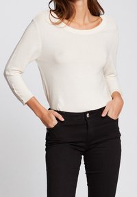 Morgan Stickad tröja - white denim