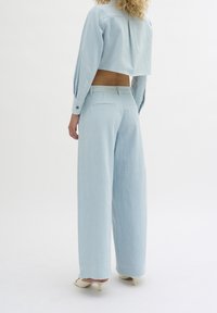 My Essential Wardrobe Vaqueros a campana - light blue