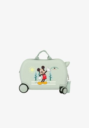 Maleta de color verde claro para niños, con ruedas, asa e ilustración de Mickey Mouse saludando junto a árboles y sol, con el texto "Podemos mover montañas".